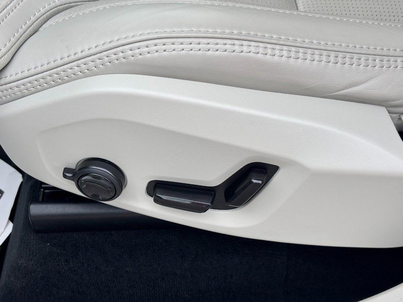 Used 2024 Volvo XC90 B6 Ultimate w/ Lounge Package image 16