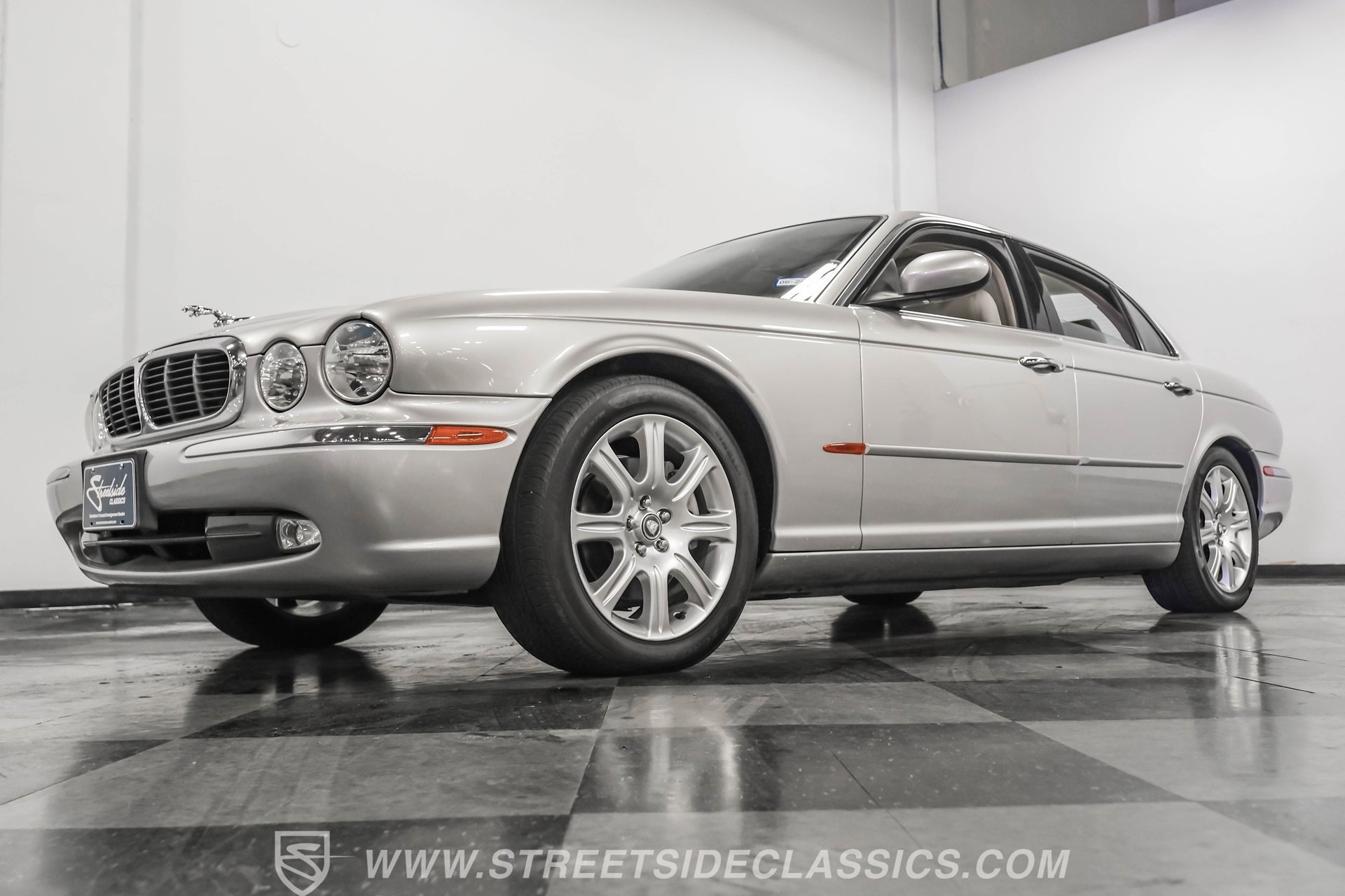 Used 2004 Jaguar XJ8 image 21