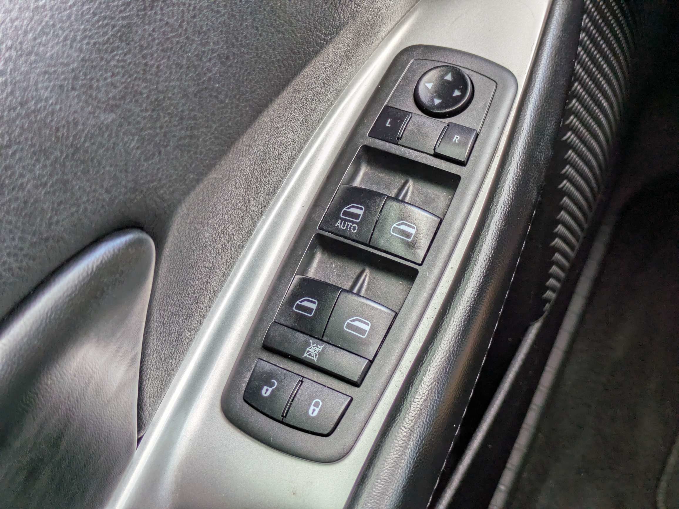Used 2020 Dodge Journey SE w/ Blacktop Package FWD image 21