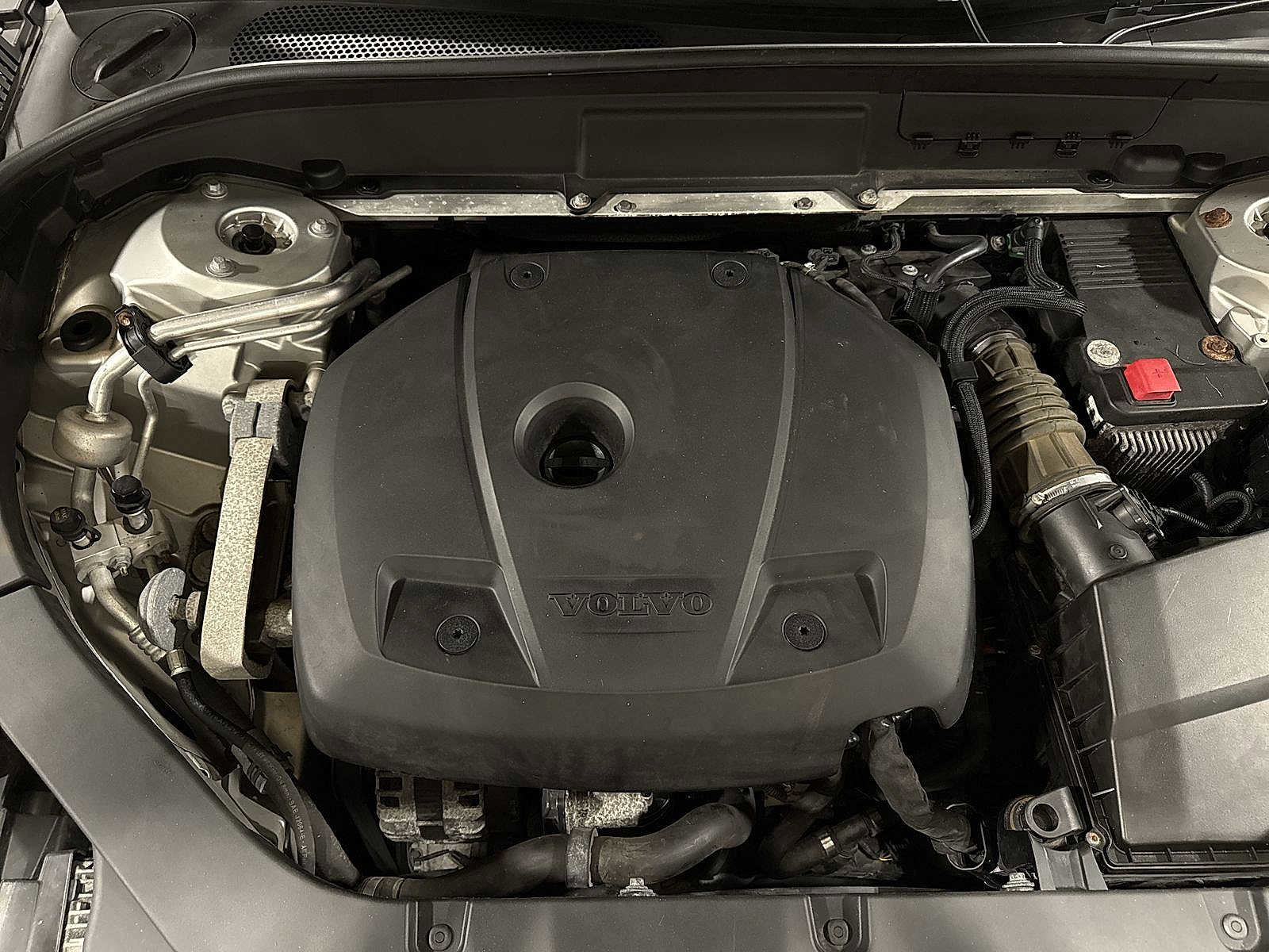 Used 2018 Volvo XC60 T6 Momentum w/ Advanced Package AWD/4WD image 11