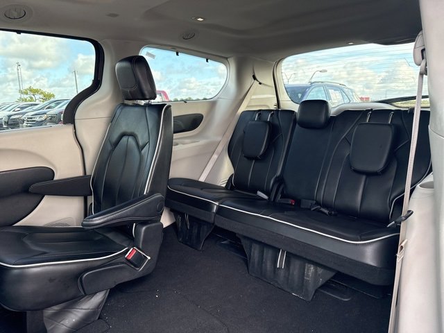 Used 2023 Chrysler Pacifica Limited image 12