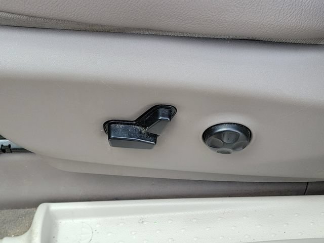 Used 2017 Chrysler Pacifica Touring-L Plus w/ Advanced Safetytec Group FWD image 6