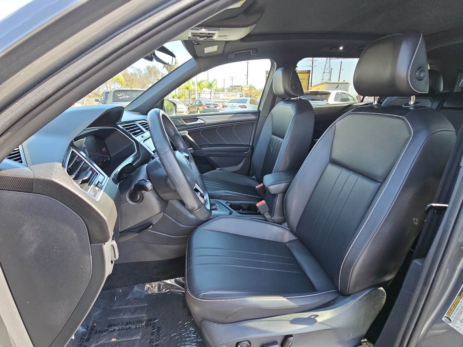 Certified 2024 Volkswagen Tiguan SE R-Line FWD image 17