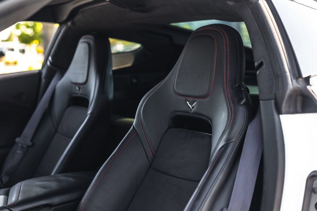Used 2016 Chevrolet Corvette Z06 w/ 3LZ Preferred Equipment Group RWD image 21