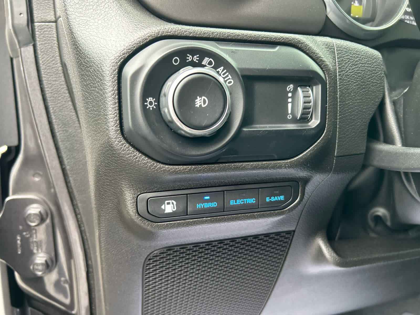 Certified 2023 Jeep Wrangler Unlimited w/ Cold Weather Group image 30