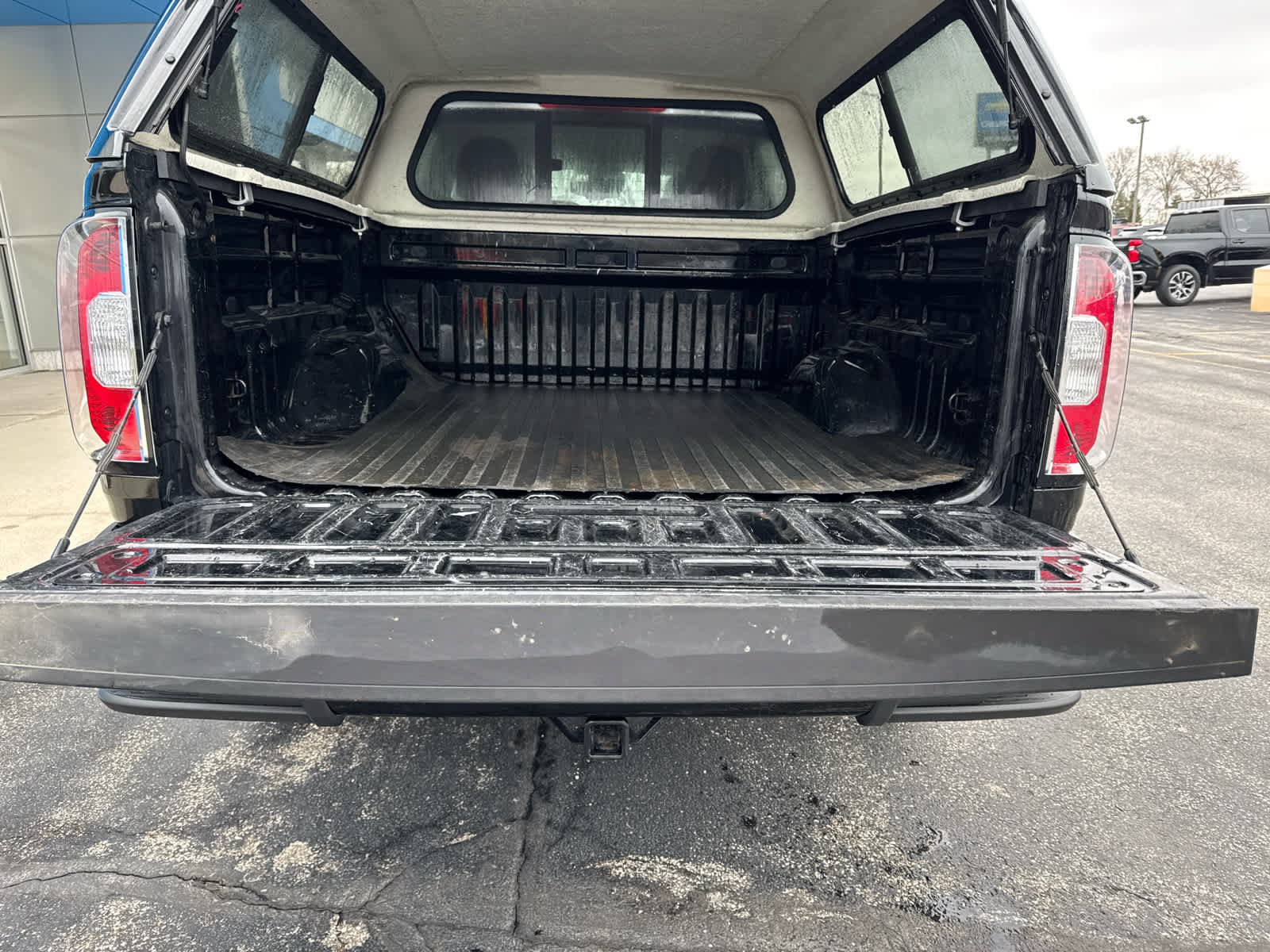 Used 2022 GMC Canyon AT4 w/ Driver Alert Package AWD/4WD image 15