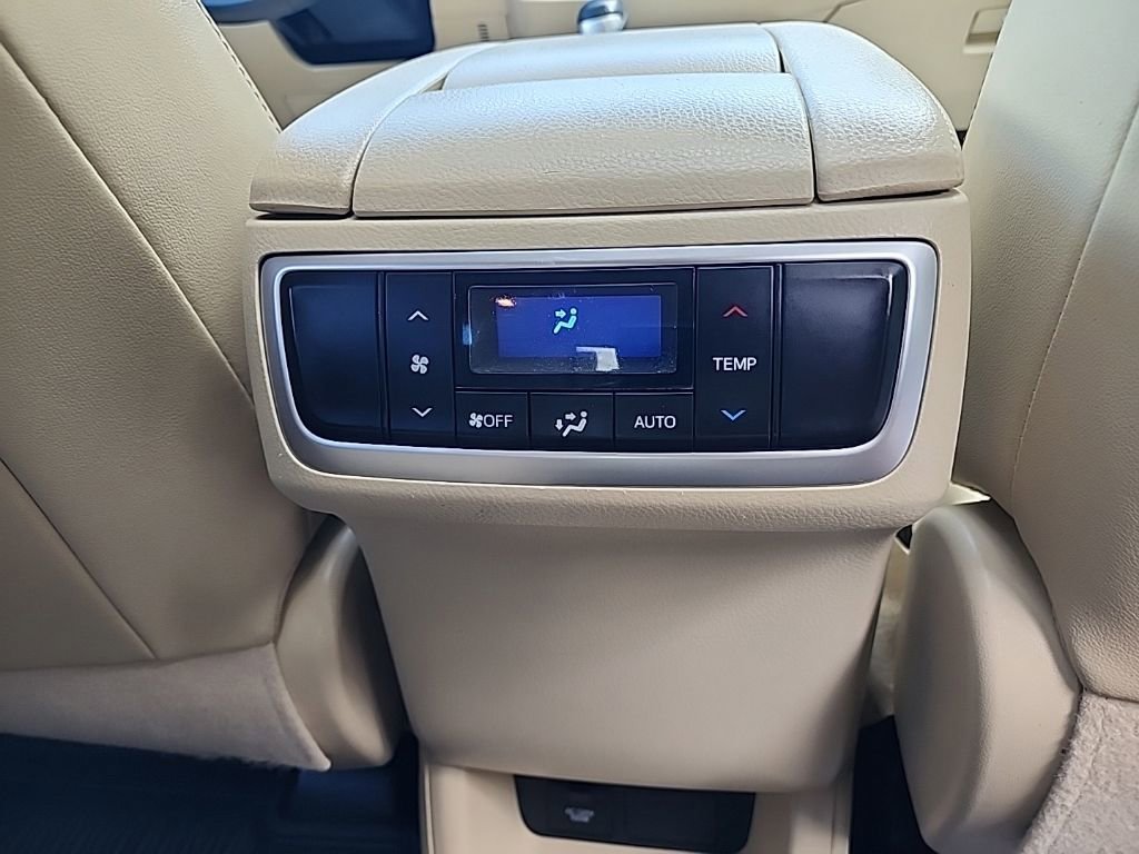Used 2019 Toyota Highlander Limited AWD/4WD image 30