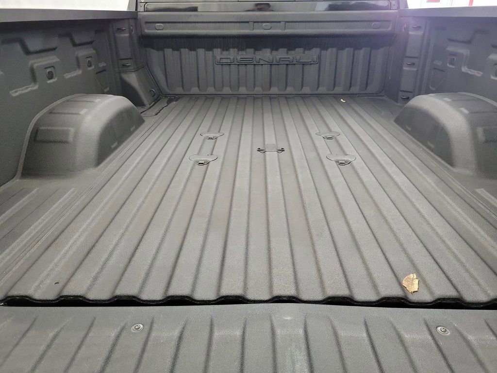 Certified 2022 GMC Sierra 2500 Denali w/ Denali Black Diamond Edition image 18