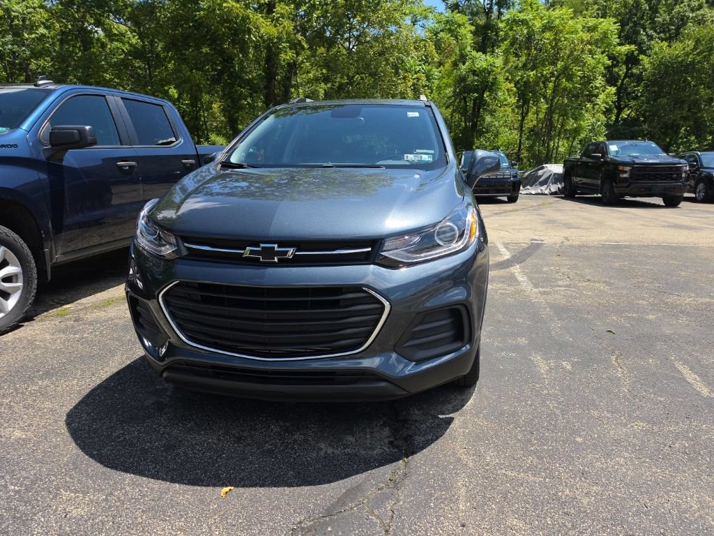 Certified 2022 Chevrolet Trax LT w/ Sport Edition AWD/4WD image 2