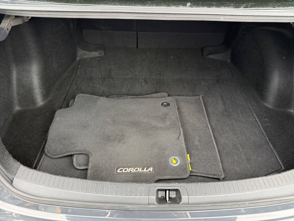 Certified 2025 Toyota Corolla SE FWD image 23