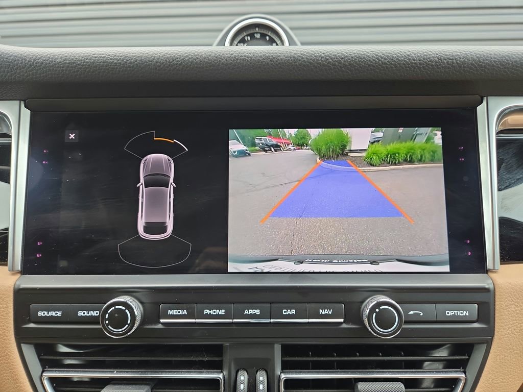 Certified 2021 Porsche Macan AWD/4WD image 12