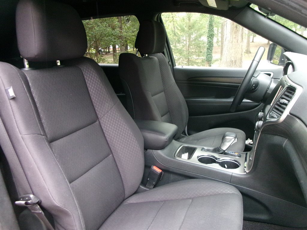 Used 2018 Jeep Grand Cherokee Laredo image 23