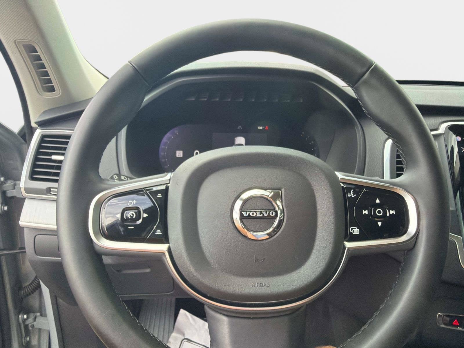 Used 2025 Volvo XC90 B5 Core w/ Protection Package Premier AWD/4WD image 24