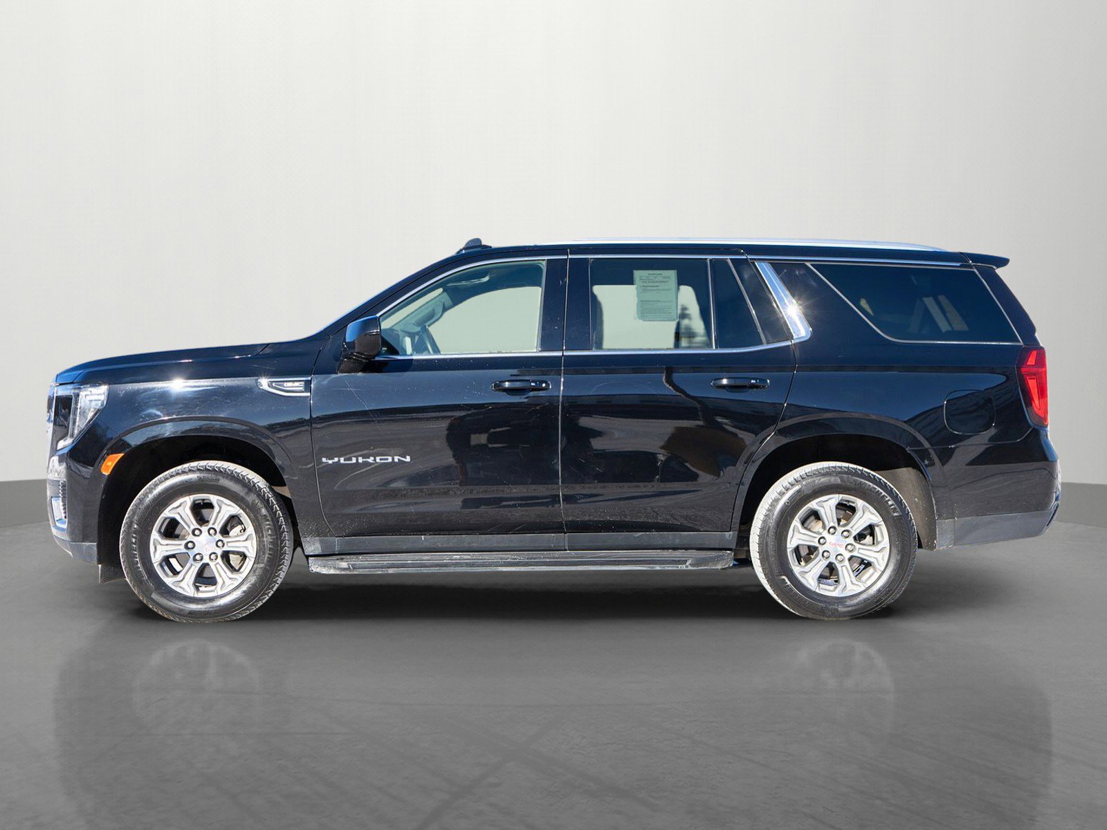 Used 2023 GMC Yukon SLE image 4