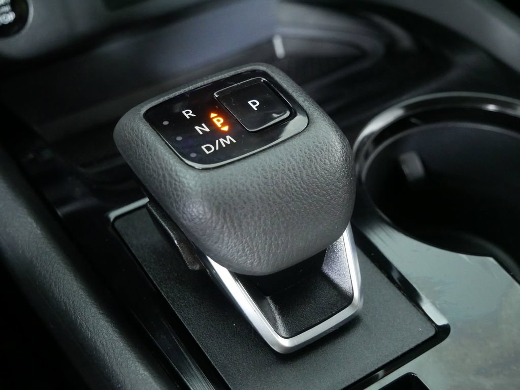 Used 2025 Nissan Rogue SV AWD/4WD image 31