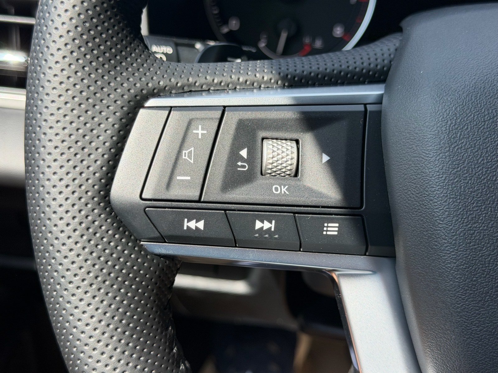 New 2026 Mitsubishi Outlander LE AWD/4WD image 25