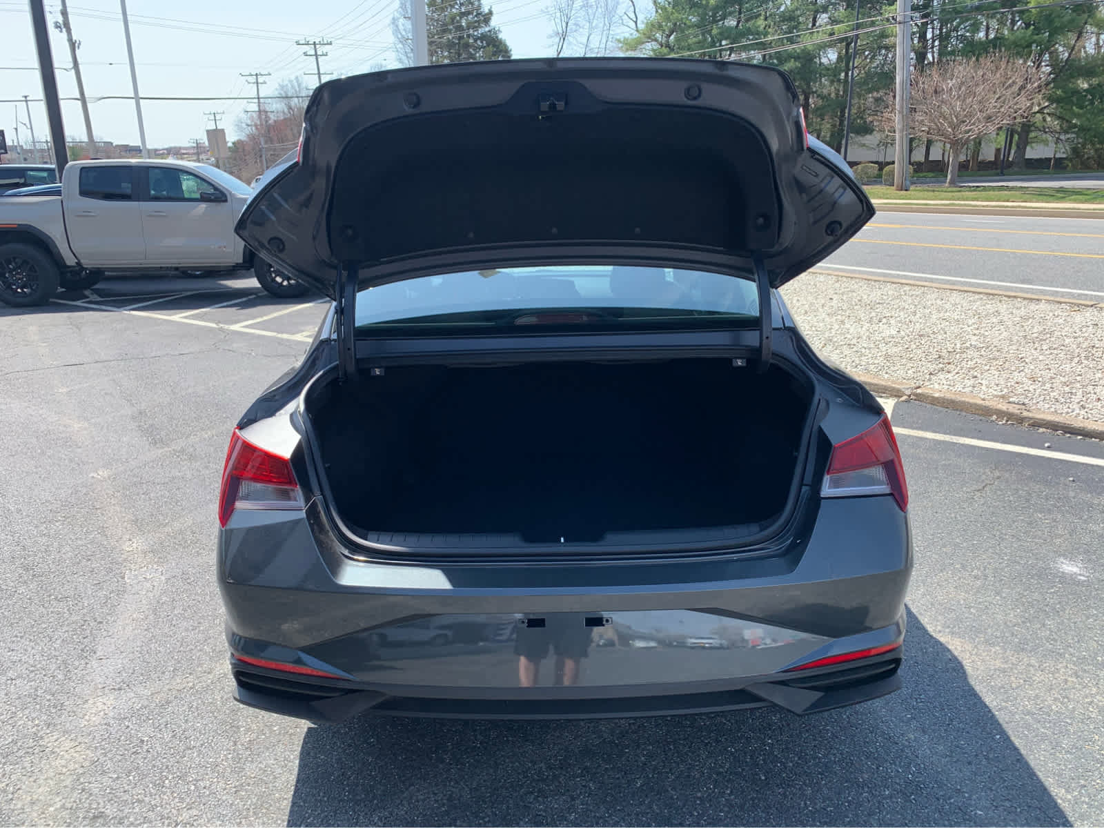 Used 2023 Hyundai Elantra SEL w/ Convenience Package FWD image 5
