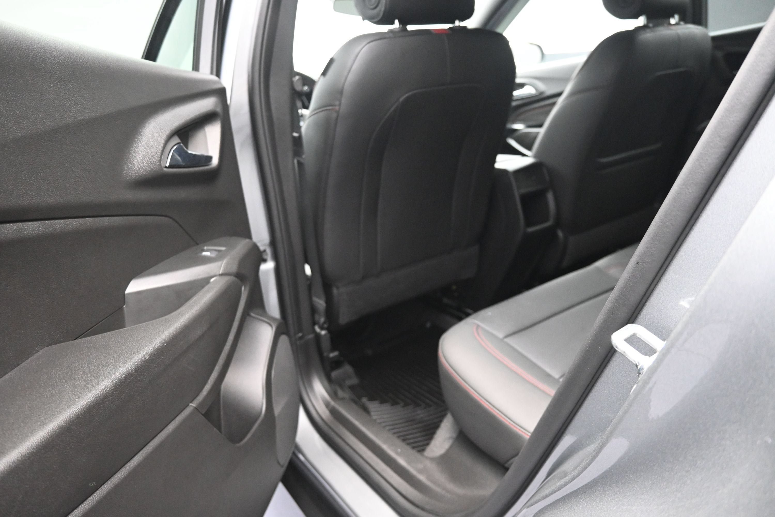 Used 2025 Chevrolet Trax RS w/ Driver Confidence Package FWD image 25
