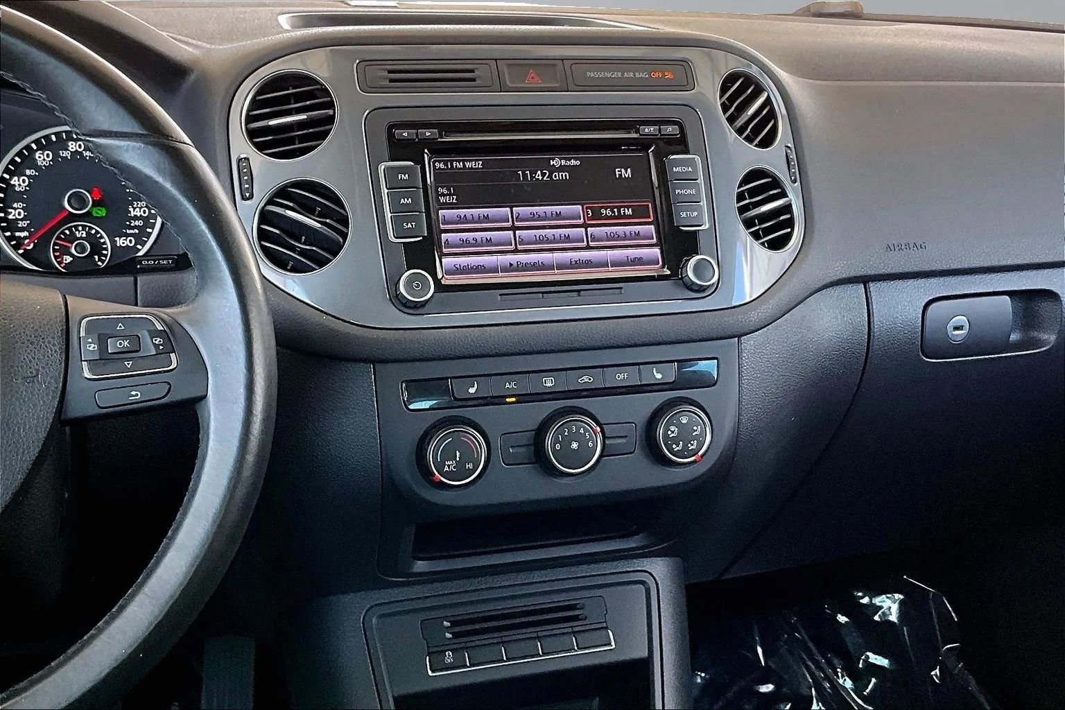 Used 2014 Volkswagen Tiguan SE FWD image 9