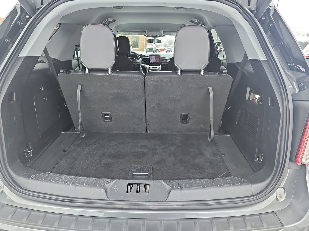 Used 2021 Ford Explorer XLT w/ Equipment Group 202A image 13