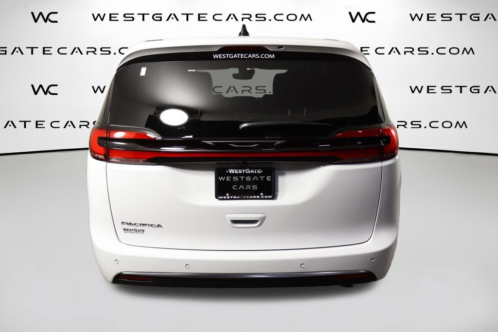 New 2027 Chrysler Pacifica Select FWD image 4
