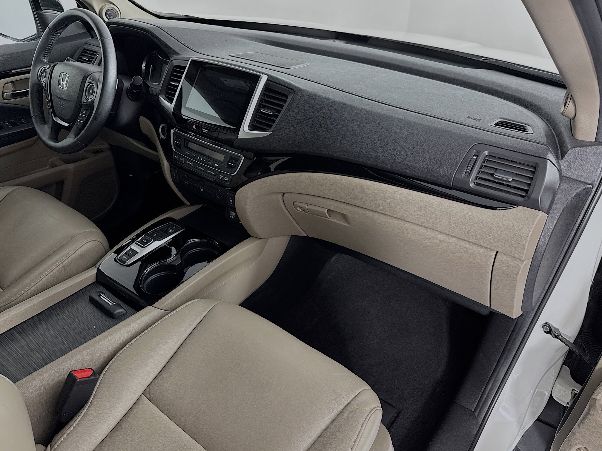 Certified 2018 Honda Pilot Touring image 32