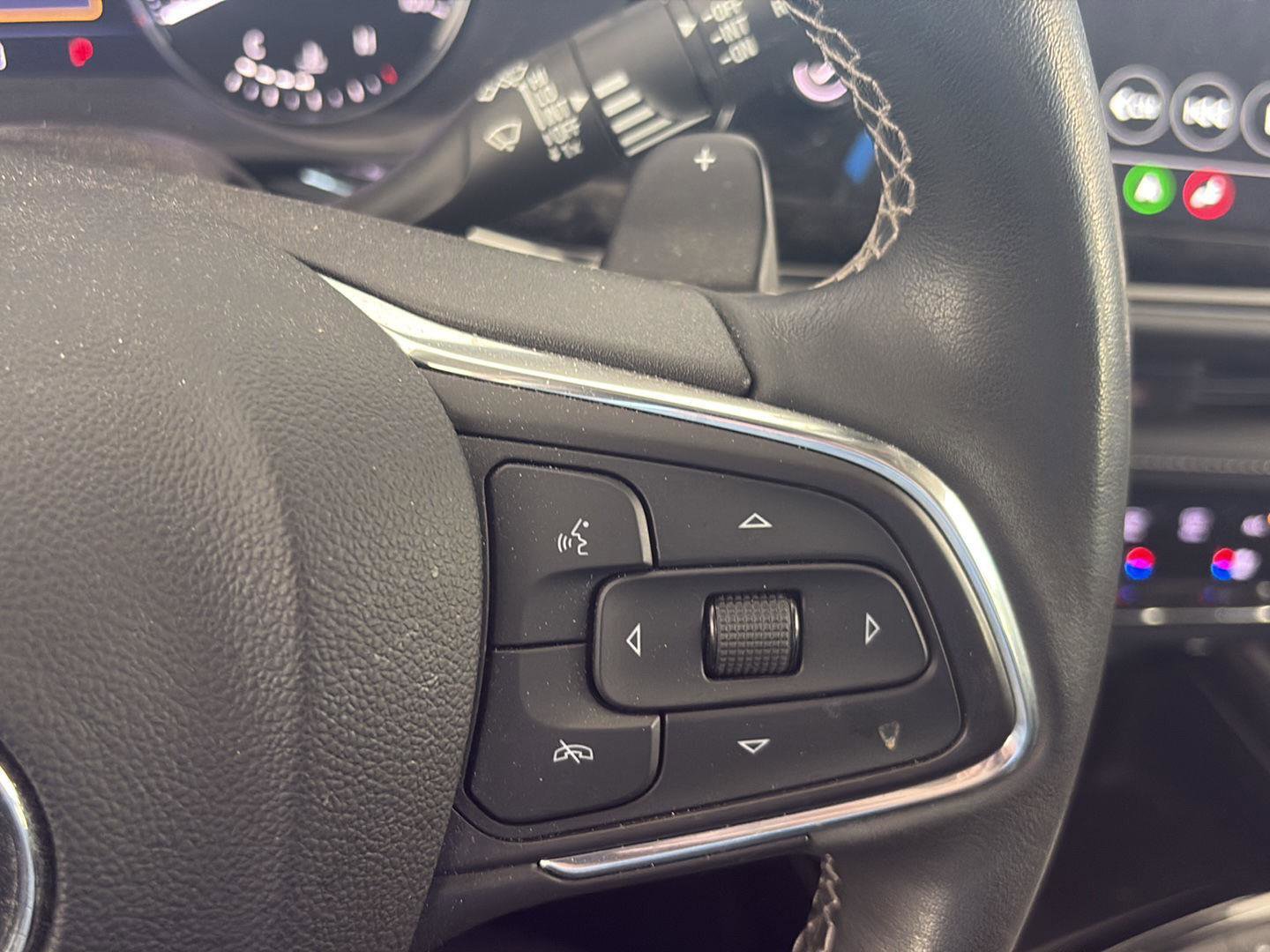 Used 2023 Buick Envision Avenir image 19