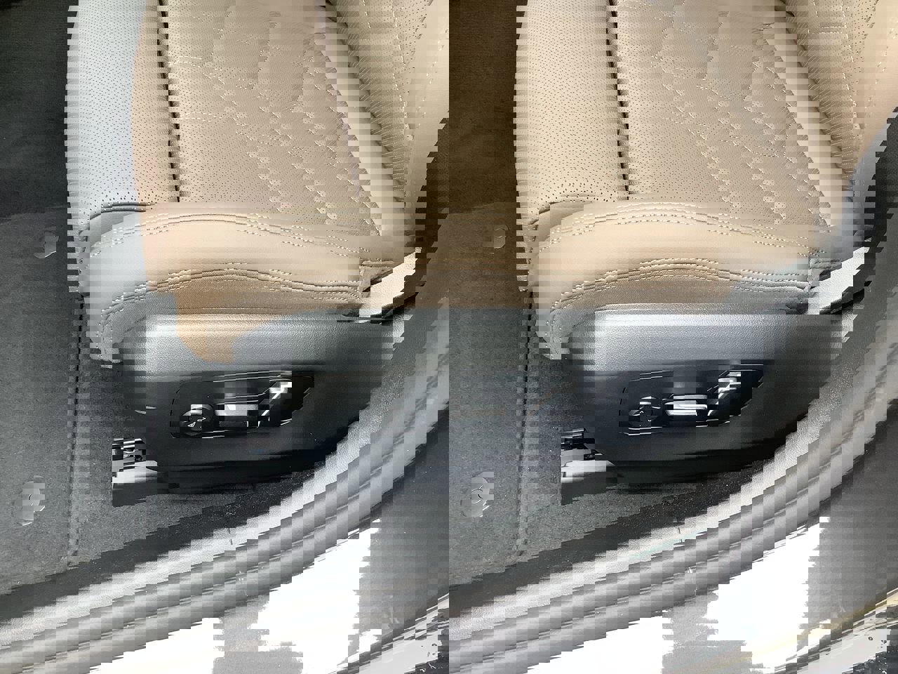 Used 2025 BMW i5 eDrive40i w/ M Sport Package image 15