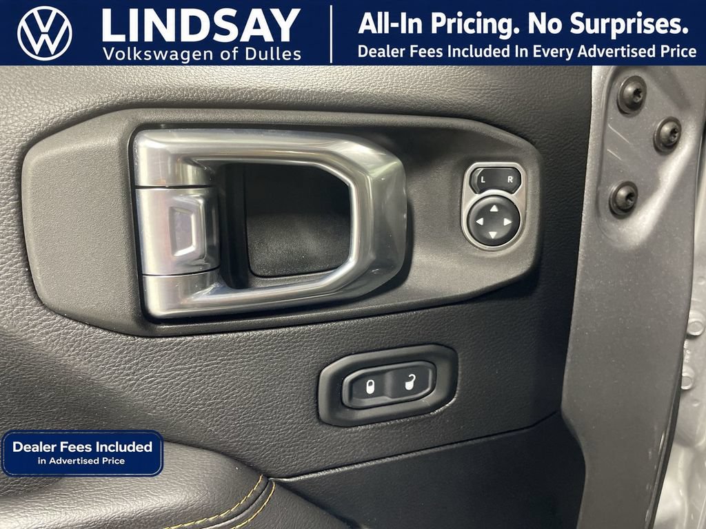 Used 2021 Jeep Wrangler Unlimited Sahara AWD/4WD image 14