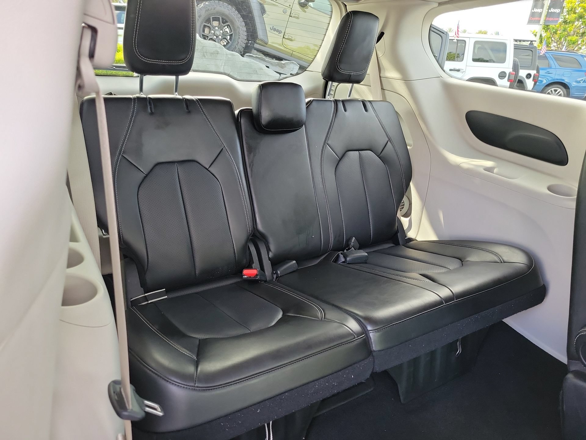 Certified 2024 Chrysler Pacifica Touring-L FWD image 22