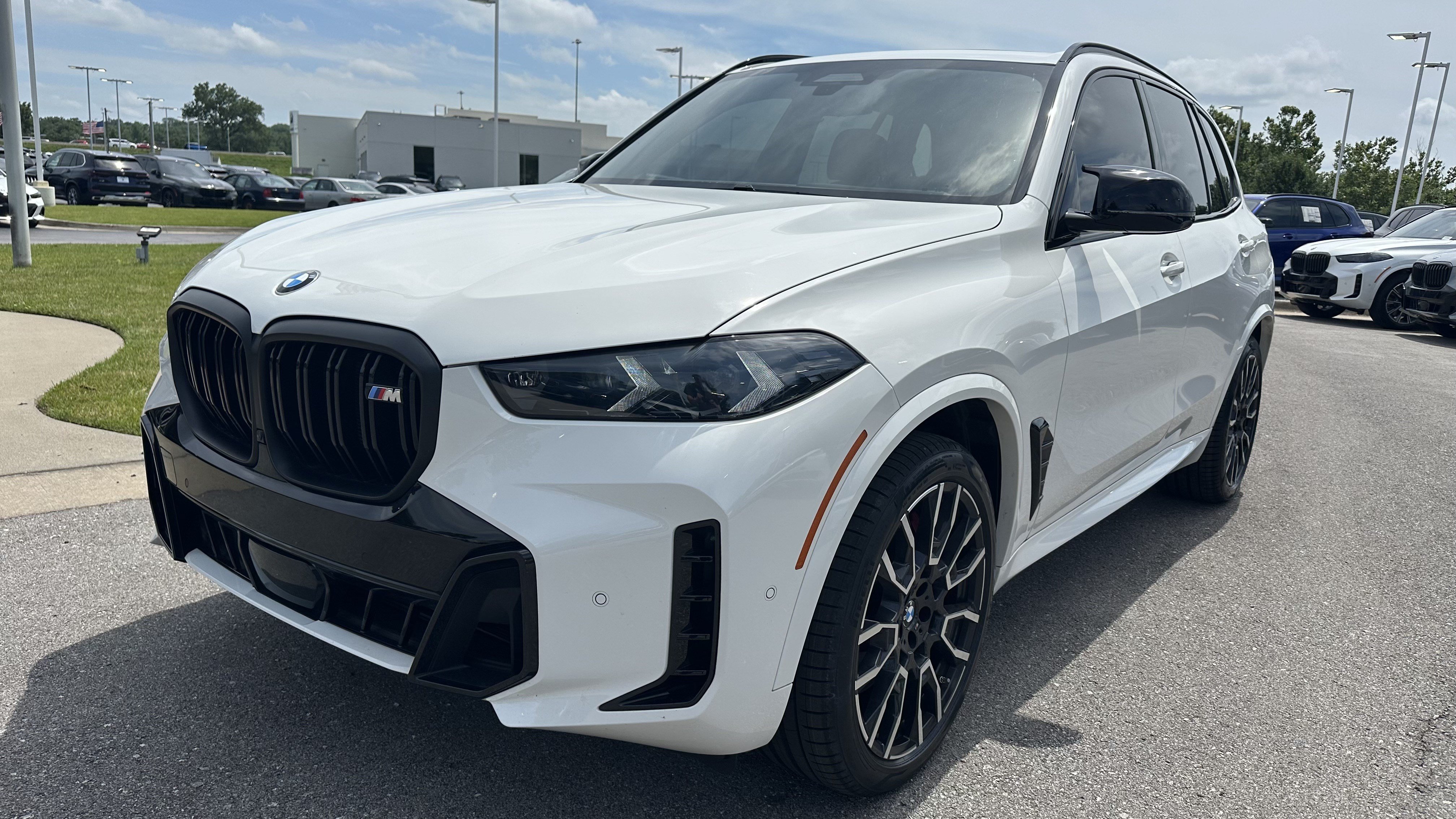 Certified 2025 BMW X5 M60i AWD/4WD image 5