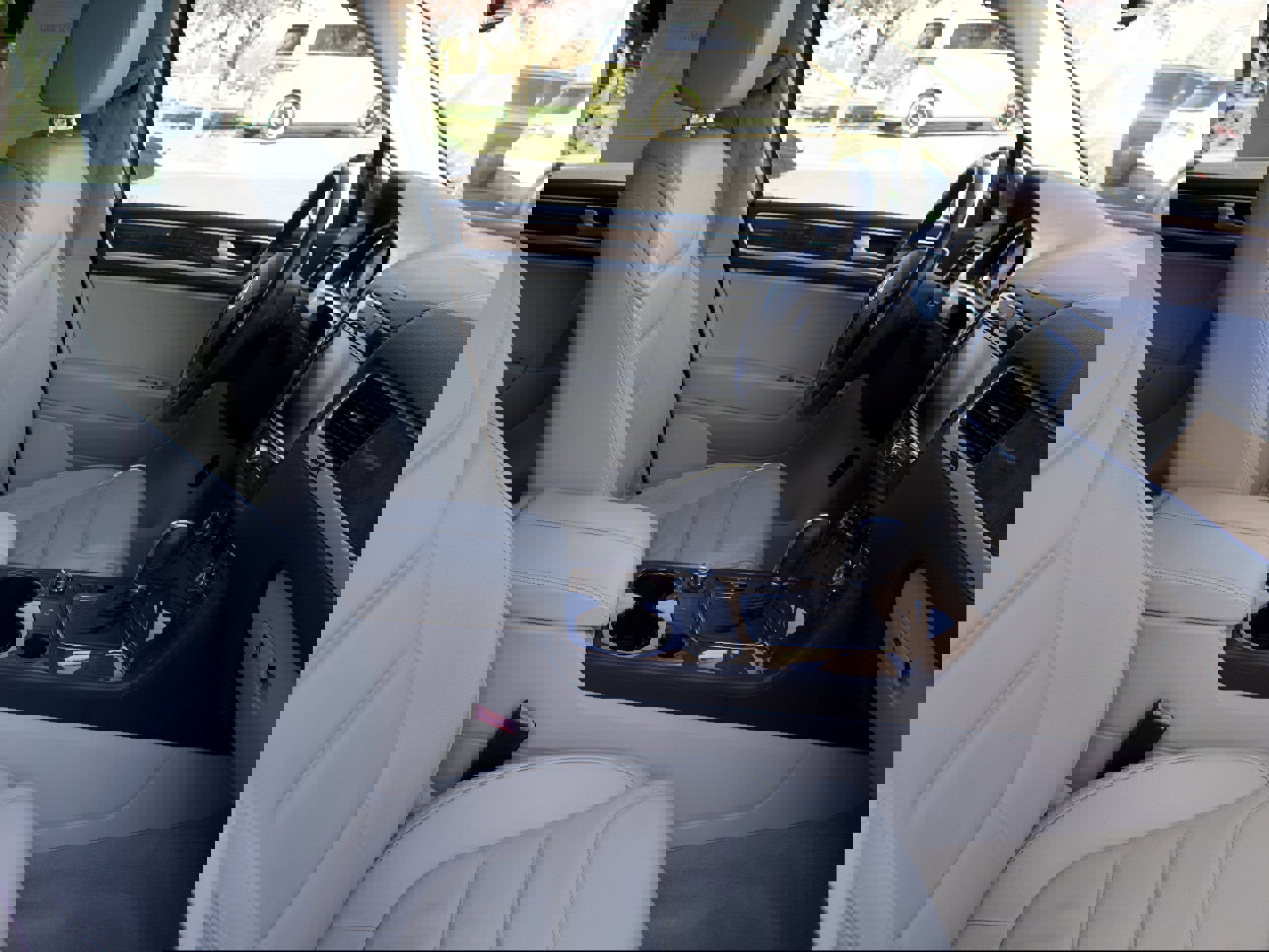 Used 2012 Volkswagen Touareg TDI image 38