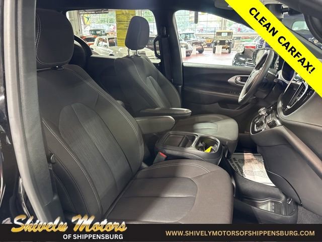 Used 2024 Chrysler Pacifica Touring image 42