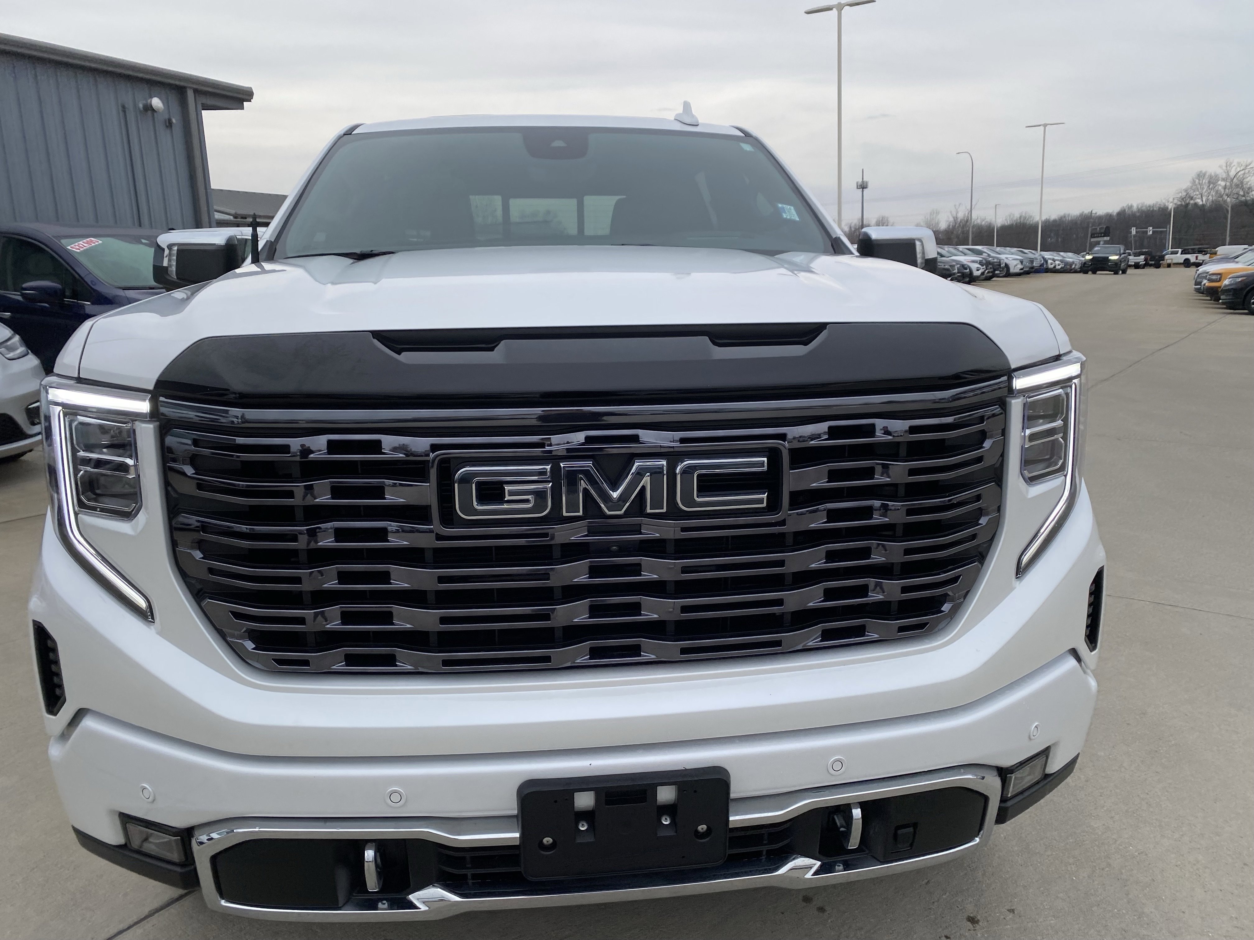 Used 2025 GMC Sierra 1500 Denali Ultimate AWD/4WD image 3