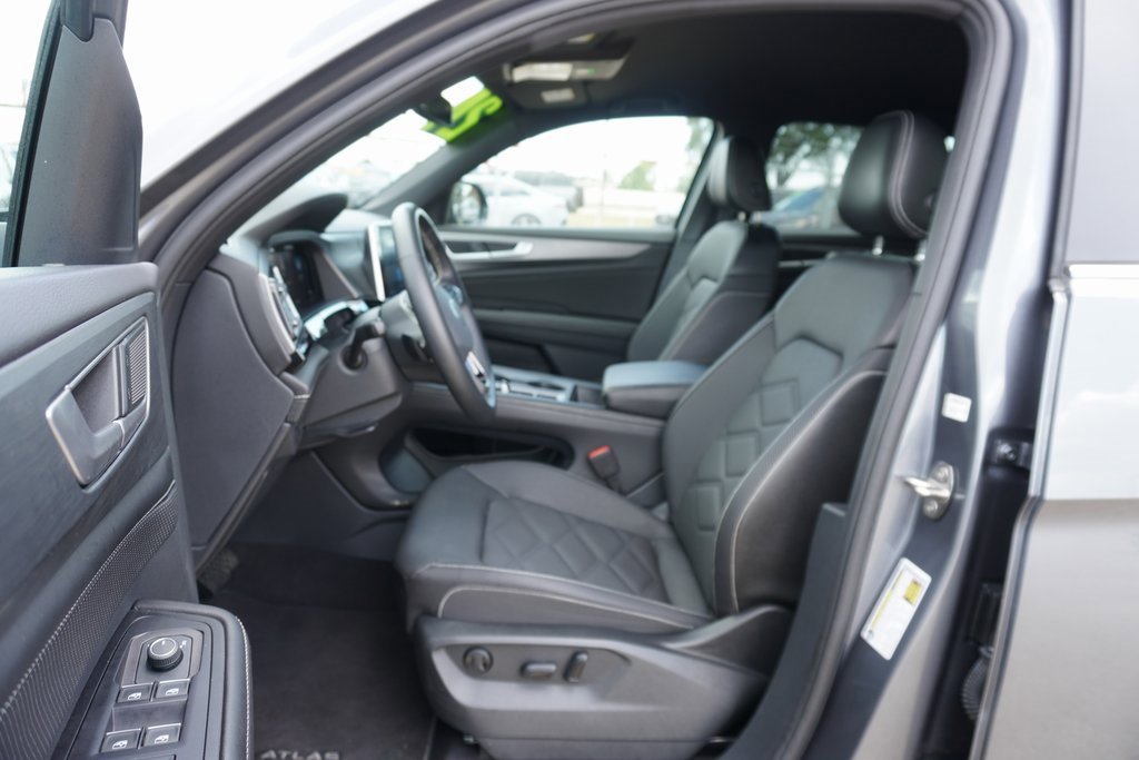 Used 2024 Volkswagen Atlas Cross Sport SE image 7