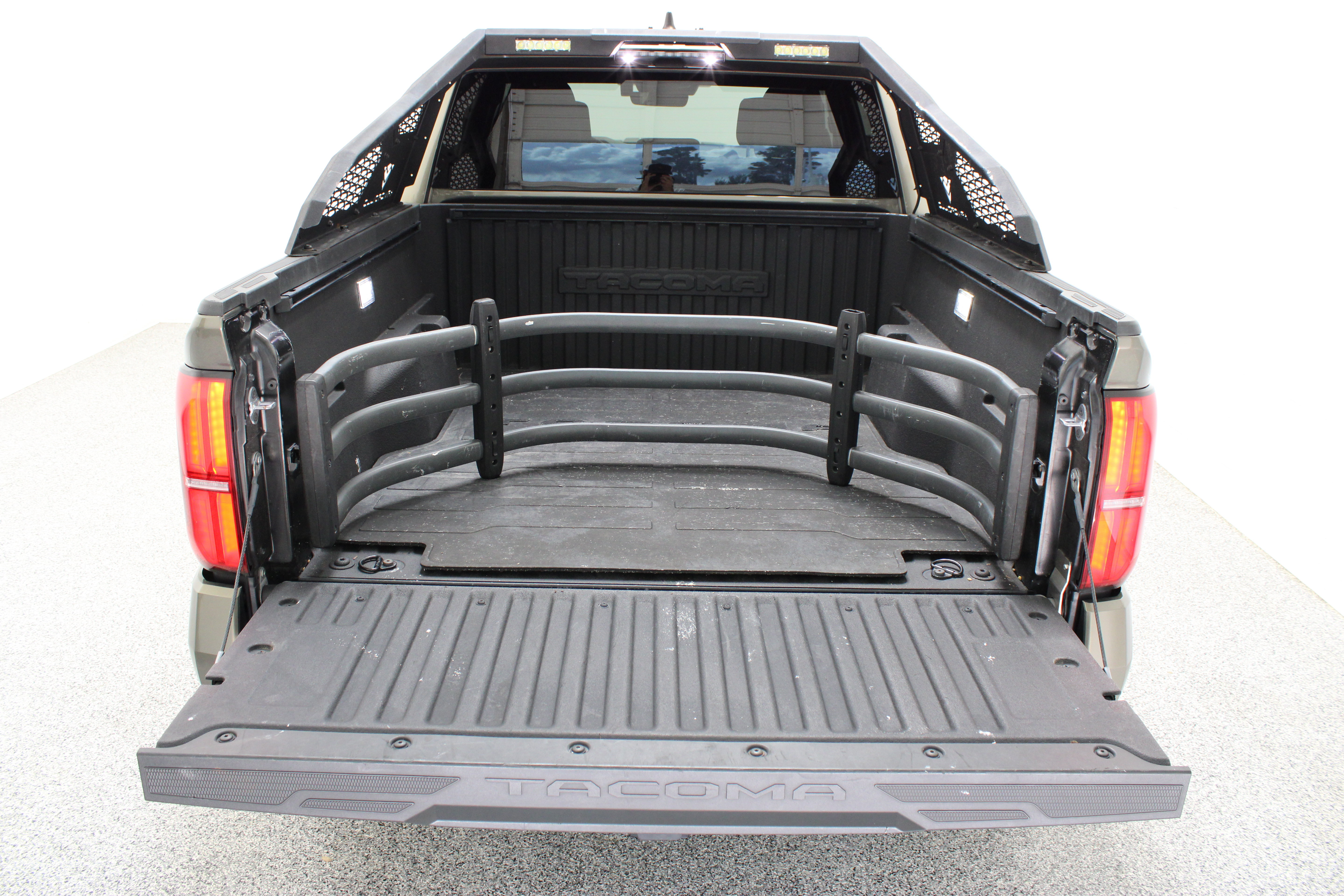 Used 2024 Toyota Tacoma TRD Sport AWD/4WD image 31
