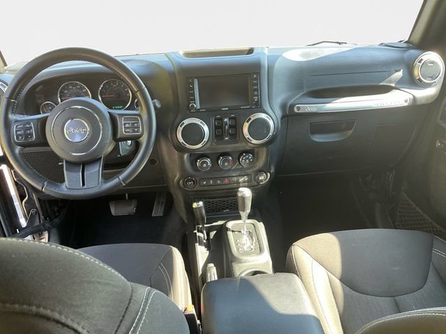 Used 2018 Jeep Wrangler Unlimited Sahara w/ Connectivity Group AWD/4WD image 11