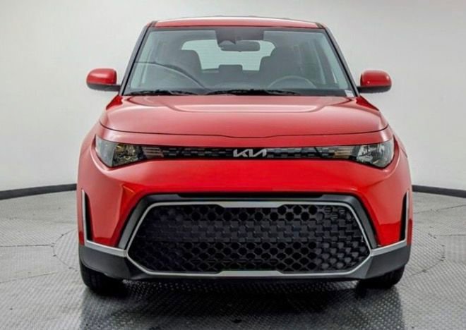 Used 2025 Kia Soul LX w/ LX Technology Package FWD image 16
