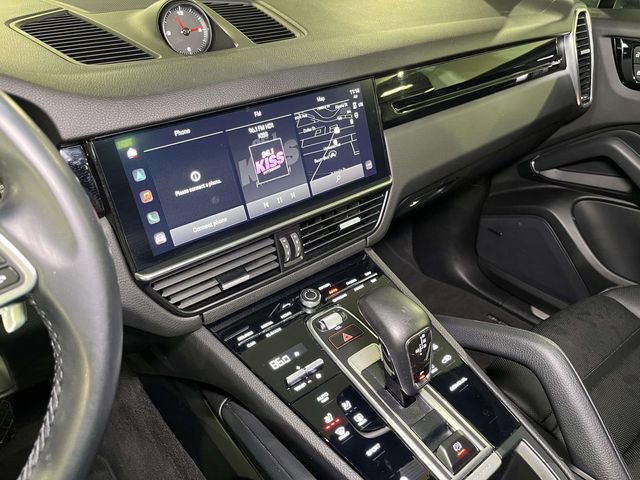 Used 2023 Porsche Cayenne w/ Premium Package image 34