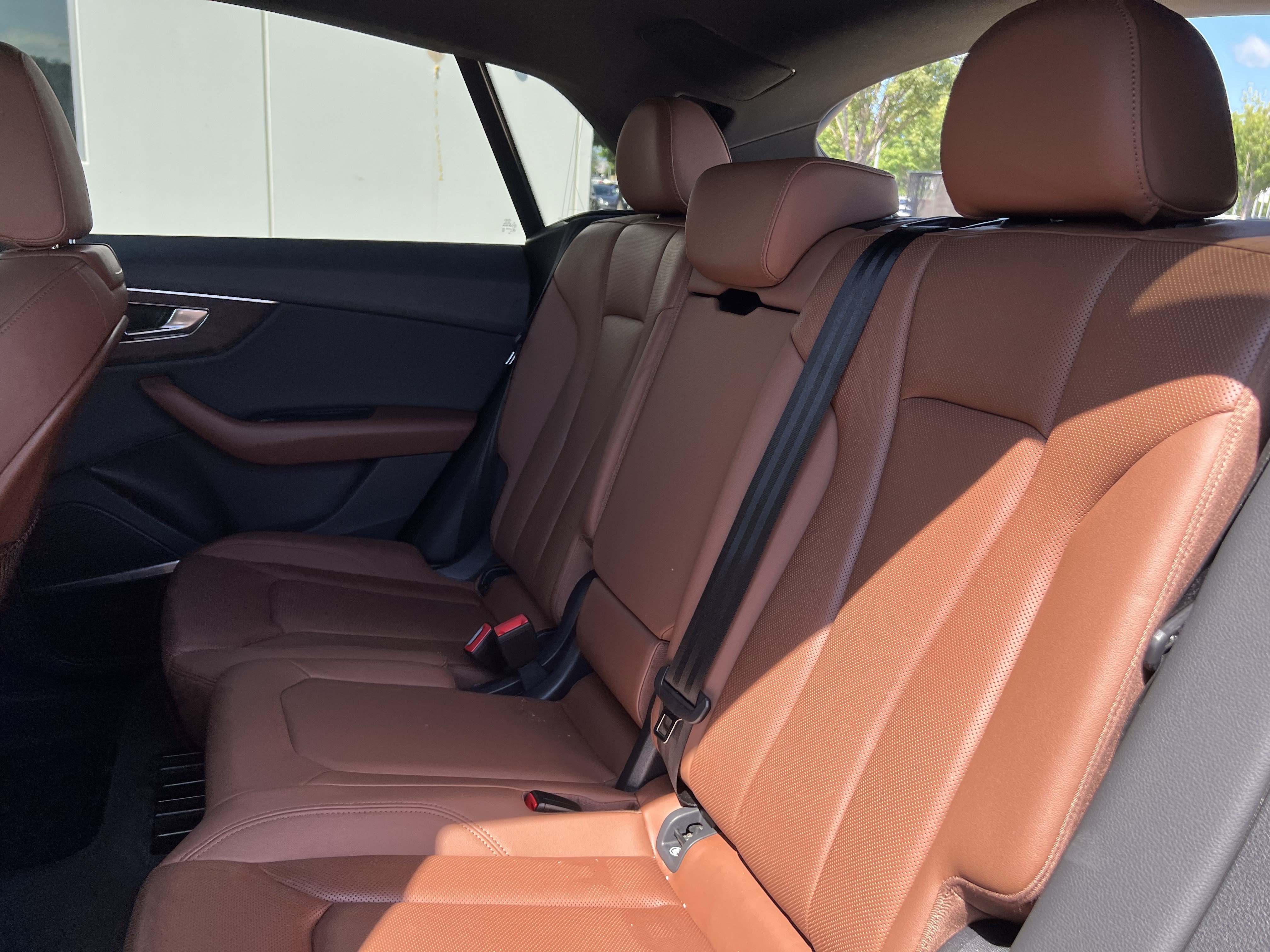 Used 2019 Audi Q8 Premium Plus w/ Premium Plus AWD/4WD image 32