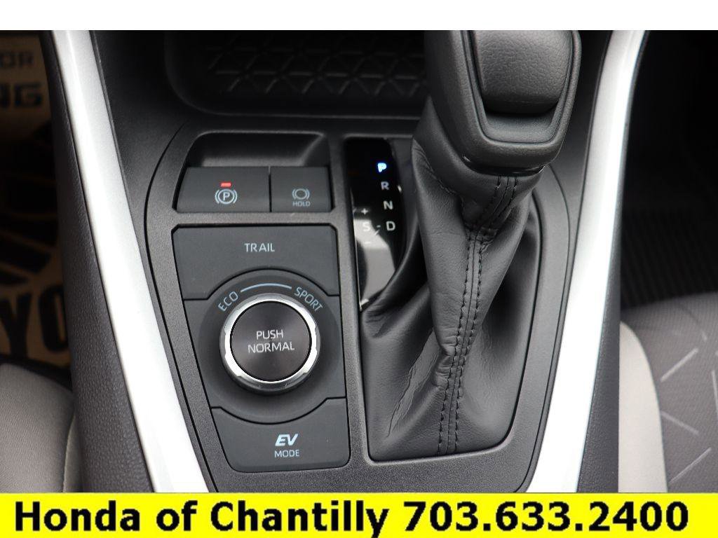 Used 2025 Toyota RAV4 XLE image 17