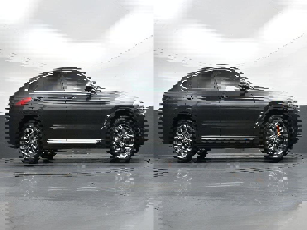 Used 2025 BMW X4 xDrive30i image 27