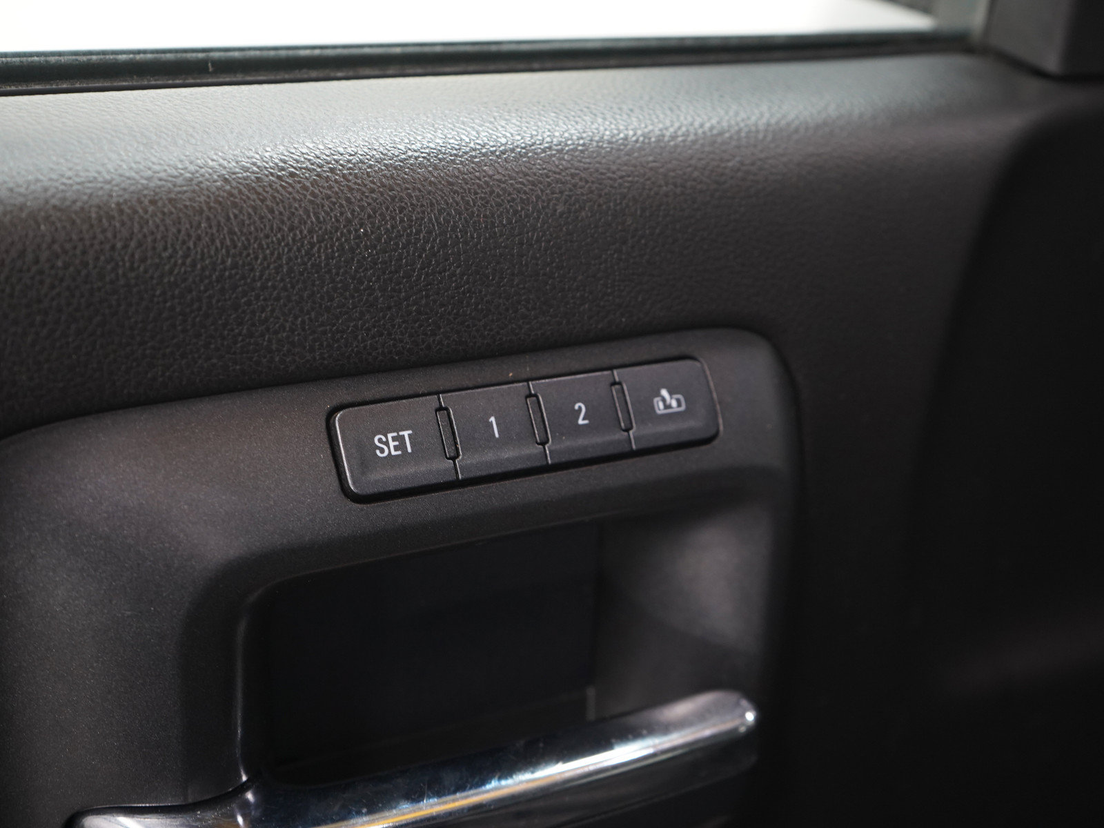 Used 2014 Chevrolet Silverado 1500 LTZ Z71 w/ LTZ Plus Package AWD/4WD image 23