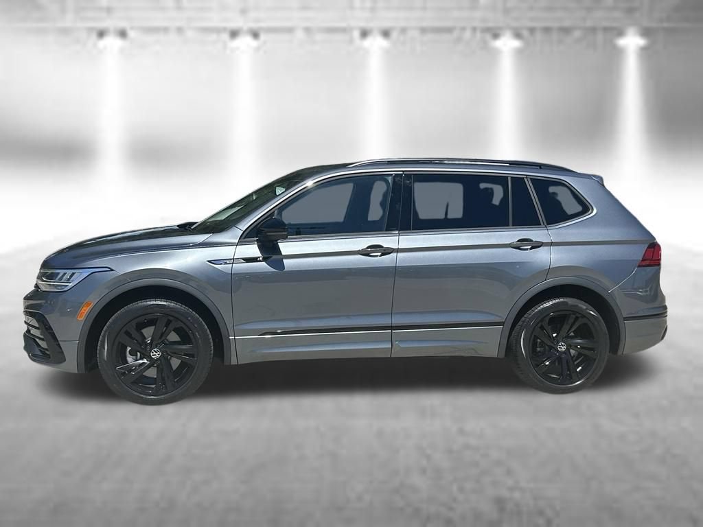 Certified 2023 Volkswagen Tiguan SE R-Line FWD image 2