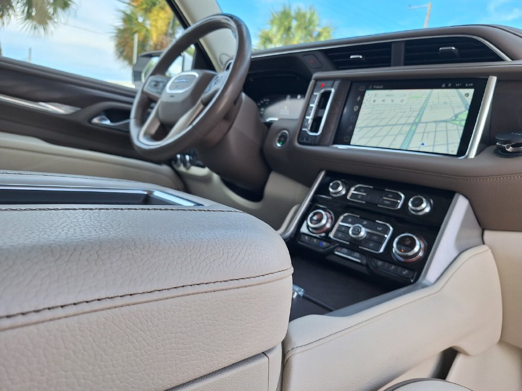 Used 2023 GMC Yukon XL Denali w/ Denali Reserve Package RWD image 31