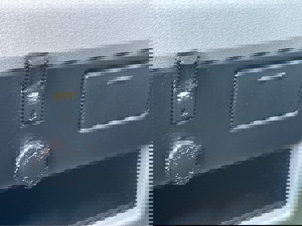 Used 2020 Toyota Sienna LE image 38