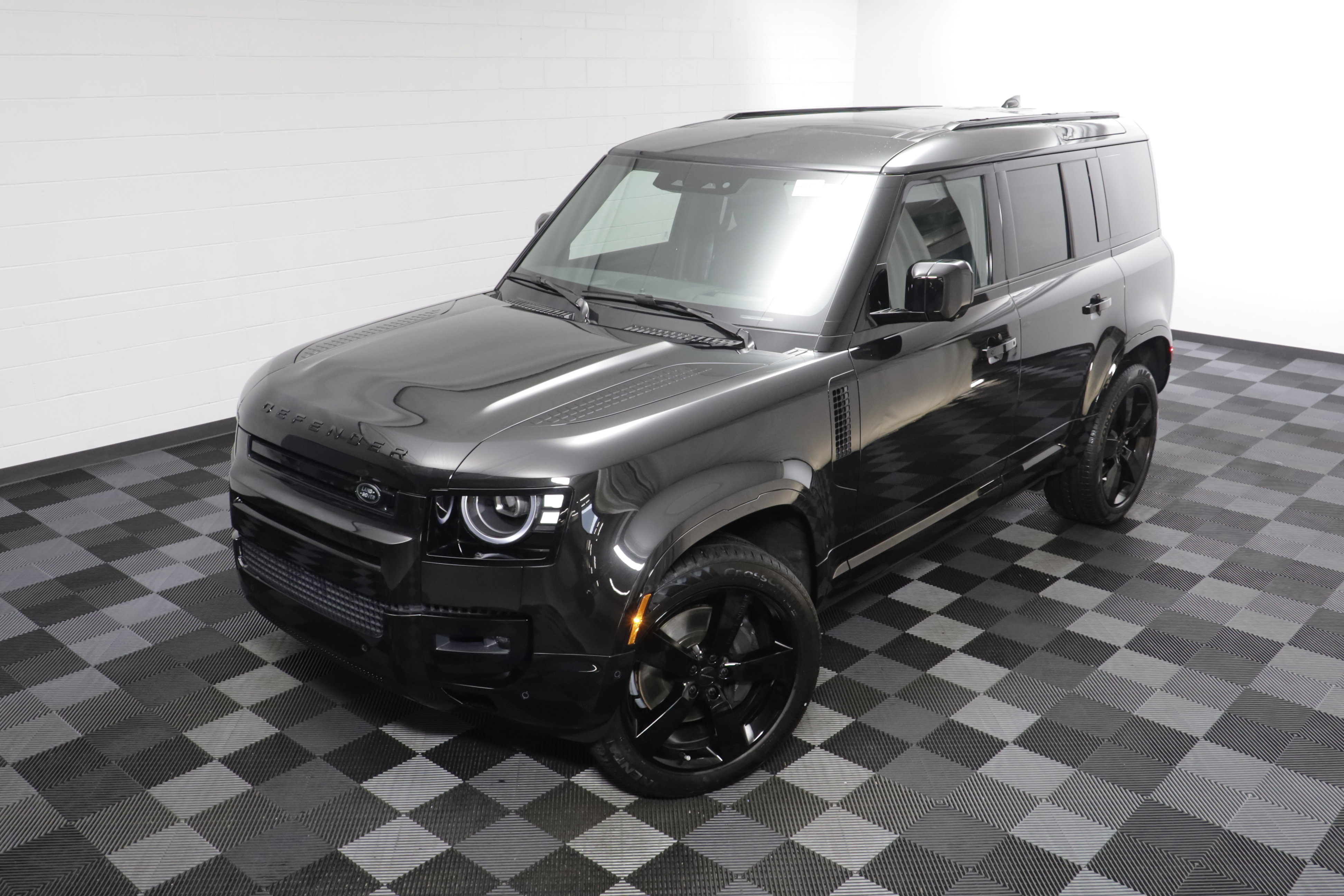 New 2026 Land Rover Defender 110 X-Dynamic SE AWD/4WD image 2