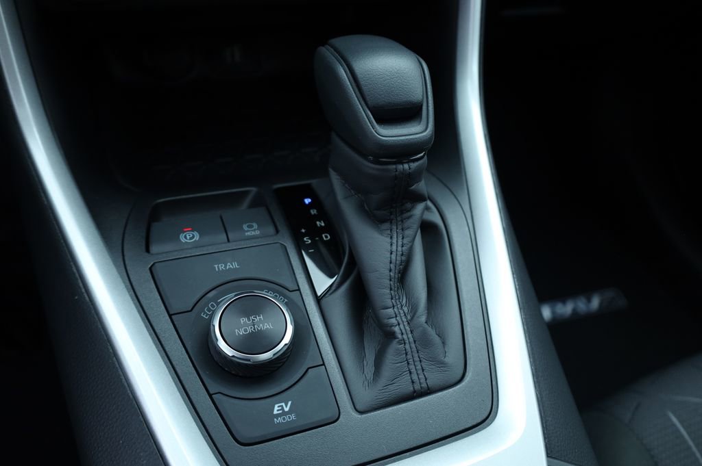 Used 2025 Toyota RAV4 XLE image 11