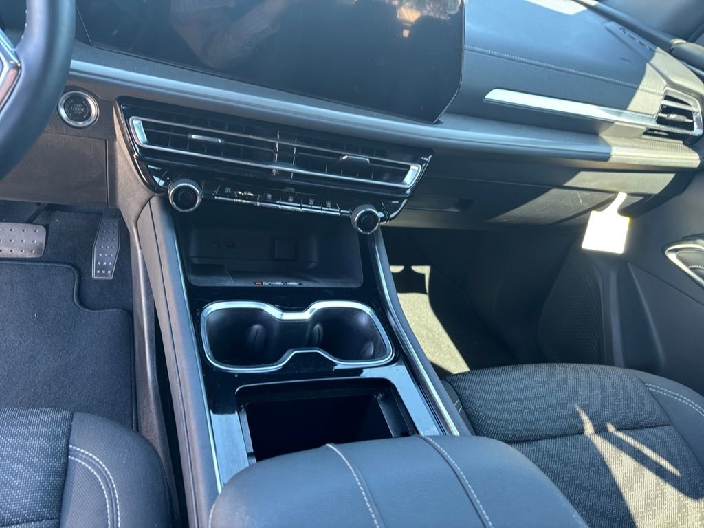 Used 2024 Chevrolet Traverse LT w/ Trailering Package image 11