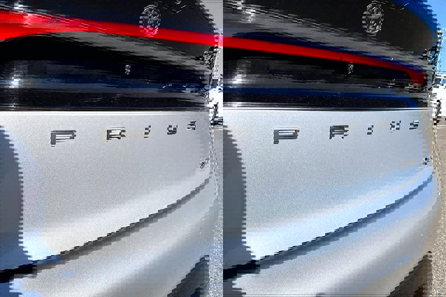 Used 2023 Toyota Prius XLE image 30